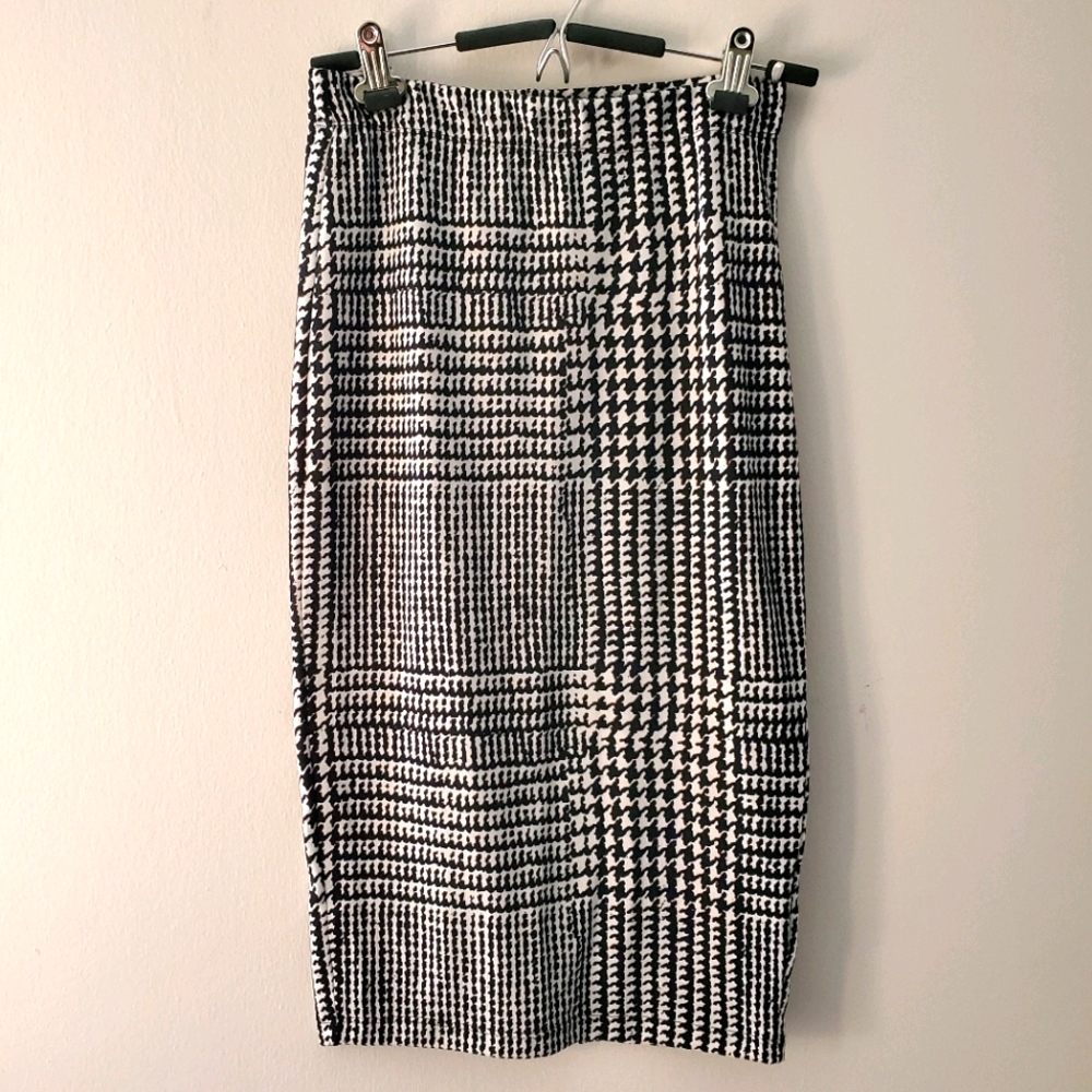 Black & white abstract skirt